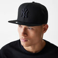 New York Yankees Black On Black 9FIFTY Cap-klyvox