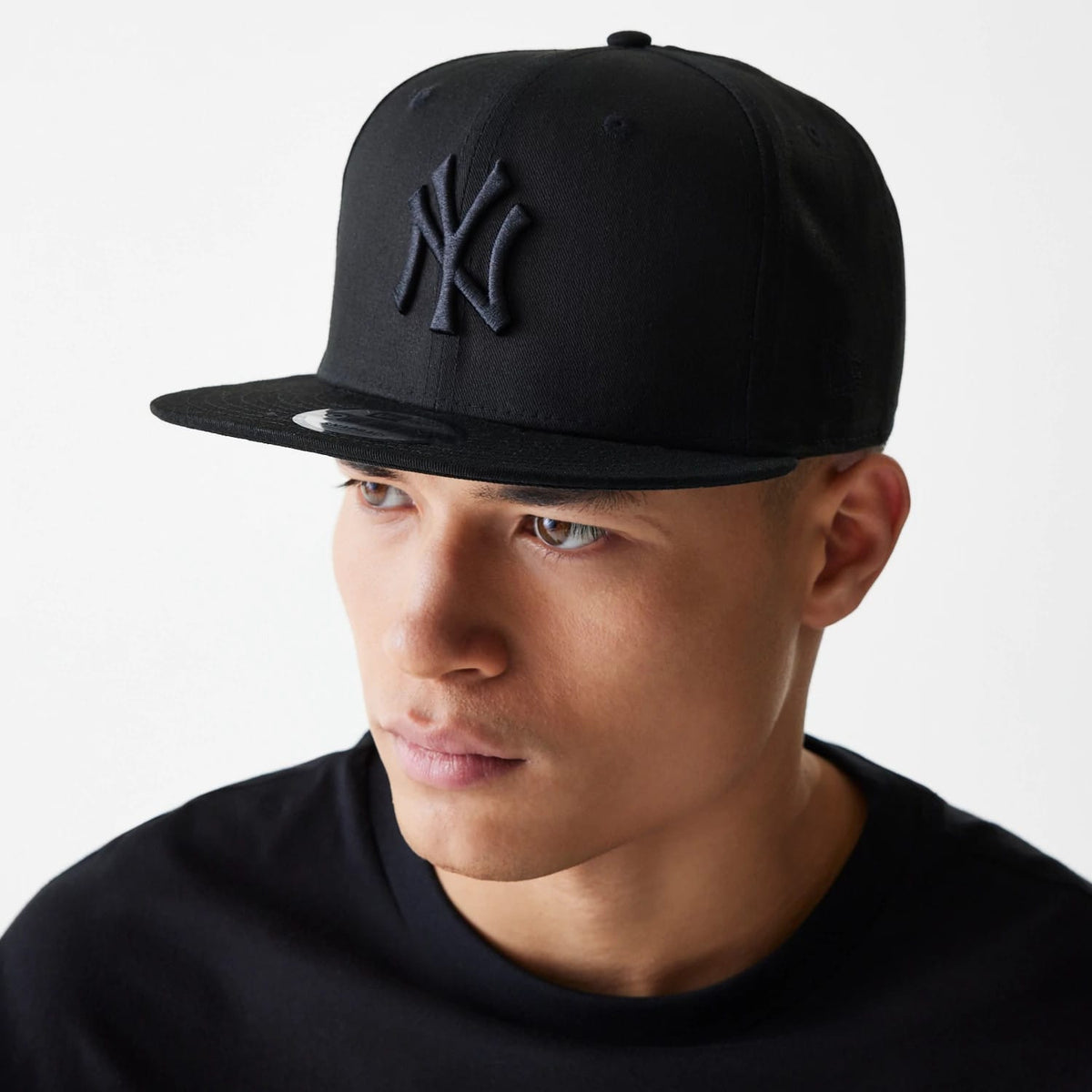 New York Yankees Black On Black 9FIFTY Cap-klyvox