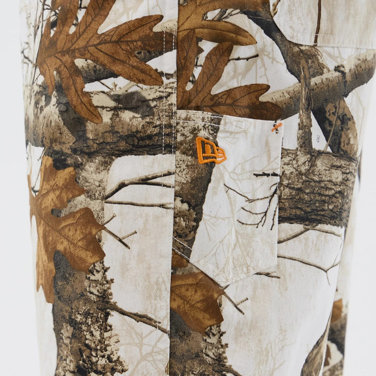 New Era Earthy Skin Real Tree Snow Oversized Shorts-klyvox