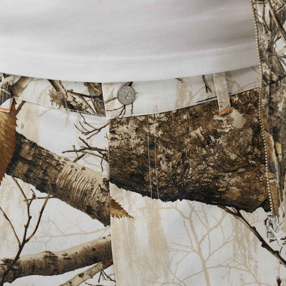 New Era Earthy Skin Real Tree Snow Oversized Shorts-klyvox