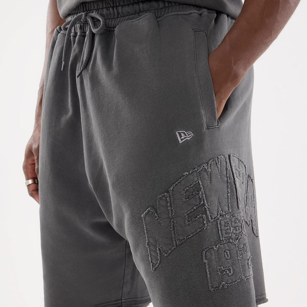 New Era Street Archived Black Oversized Shorts-klyvox