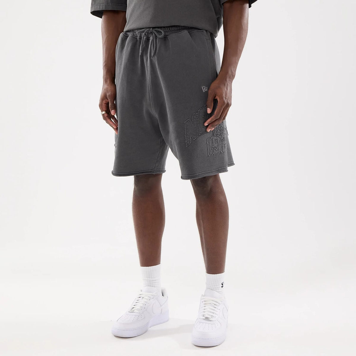 New Era Street Archived Black Oversized Shorts-klyvox