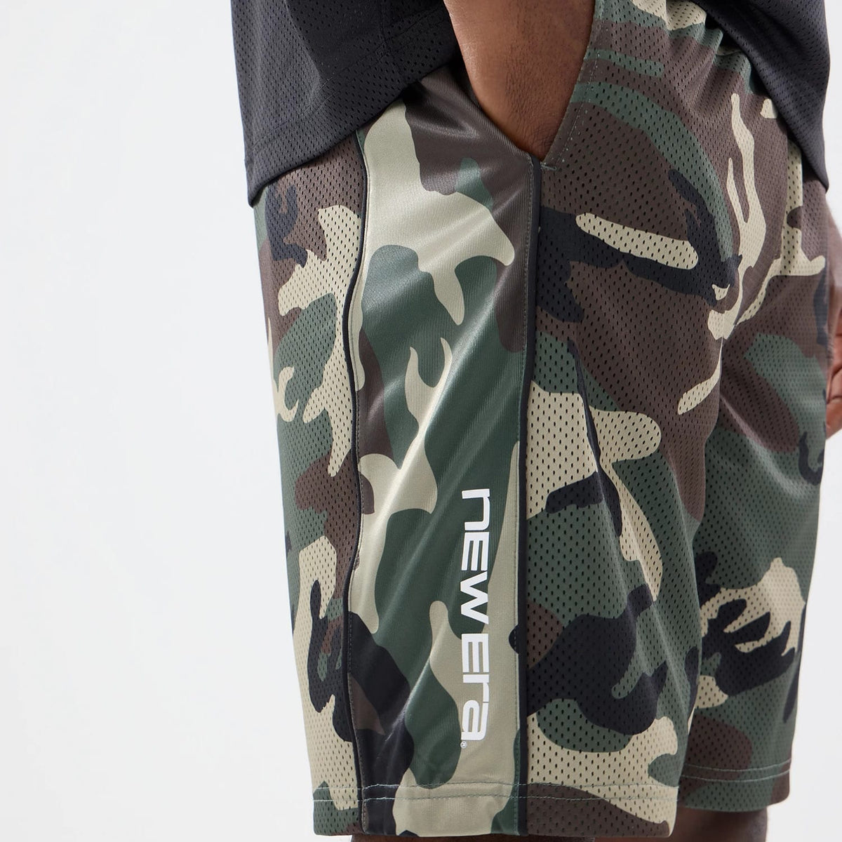 New Era Bermuda 6 Day Camo Oversized Shorts-klyvox