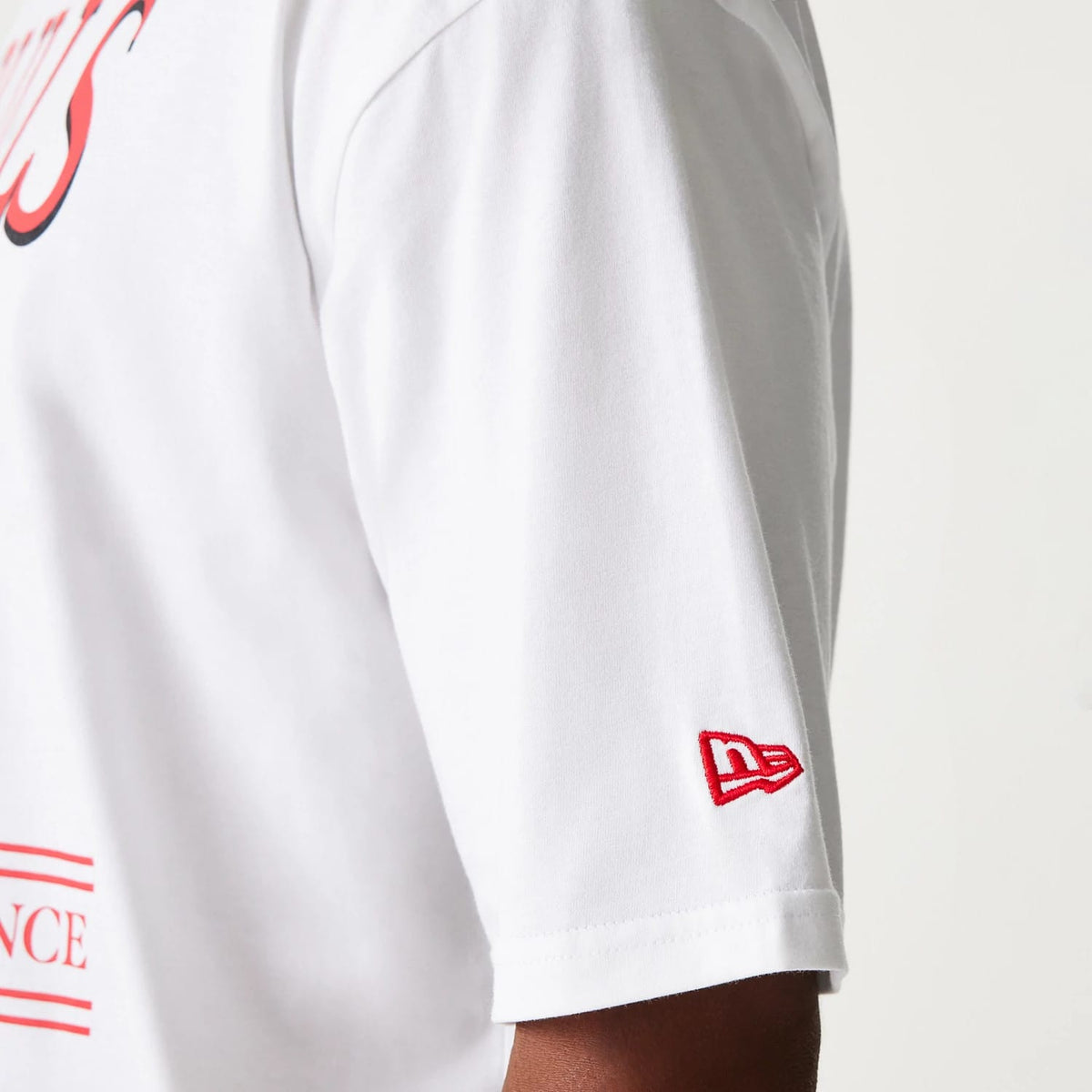 Chicago Bulls NBA Team Graphic White Oversized T-Shirt-klyvox