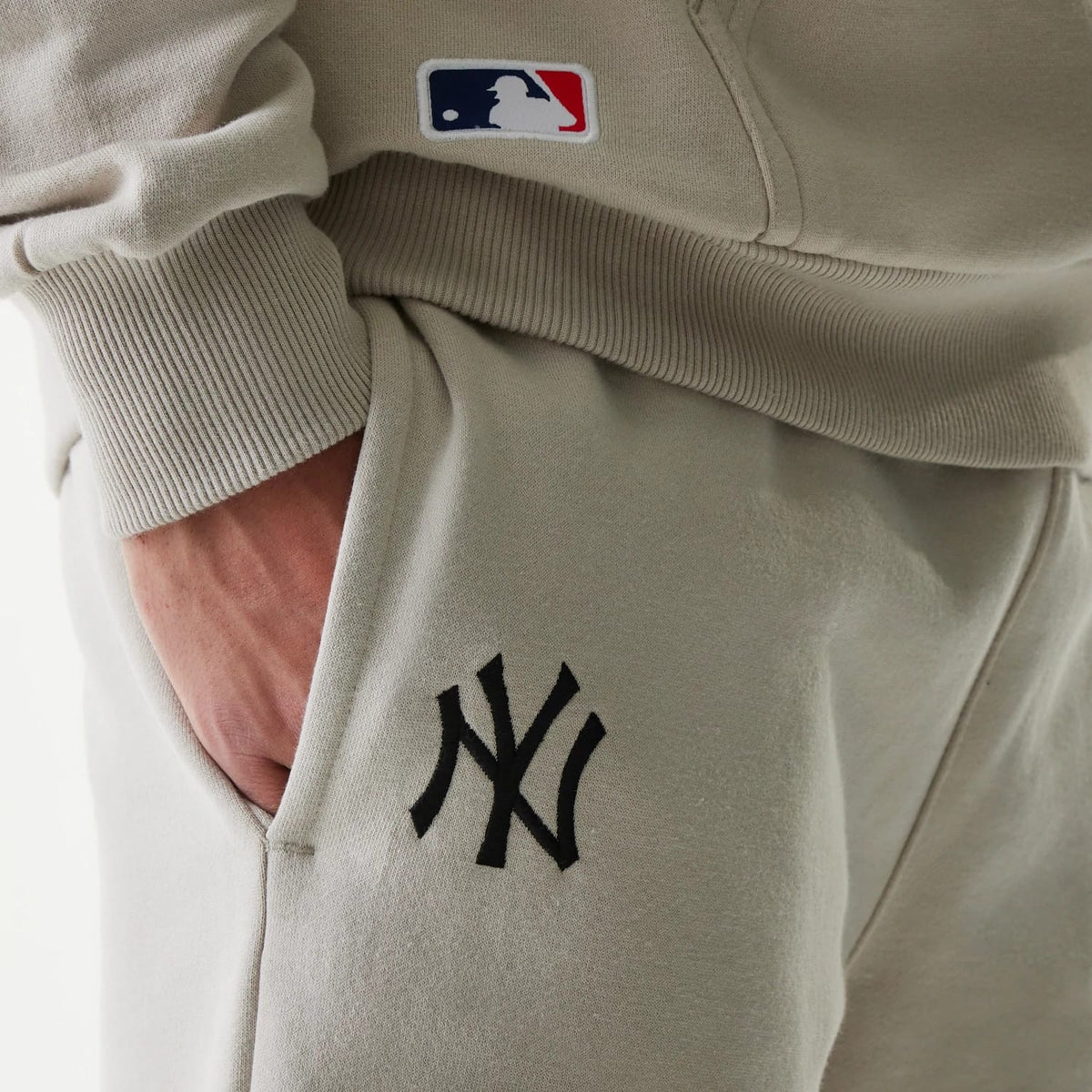 New York Yankees MLB League Essential Midi Cream Shorts-klyvox