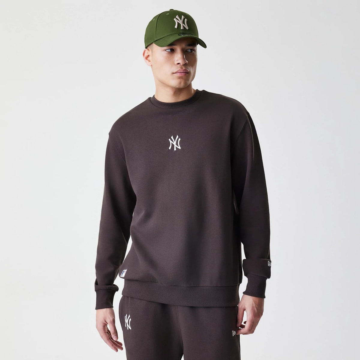 New York Yankees MLB Midi League Essential Dark Brown Oversized Crew Neck Sweater-klyvox