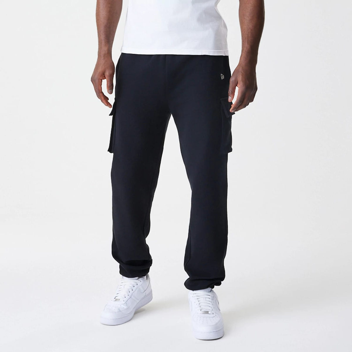 New Era Cargo Black Joggers-klyvox