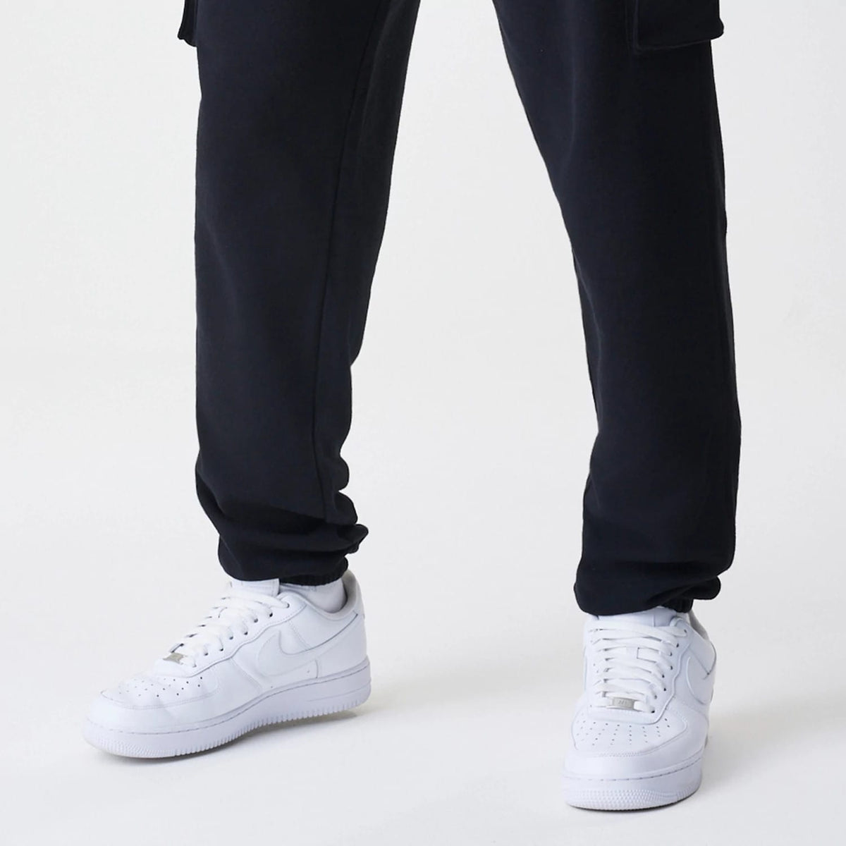New Era Cargo Black Joggers-klyvox