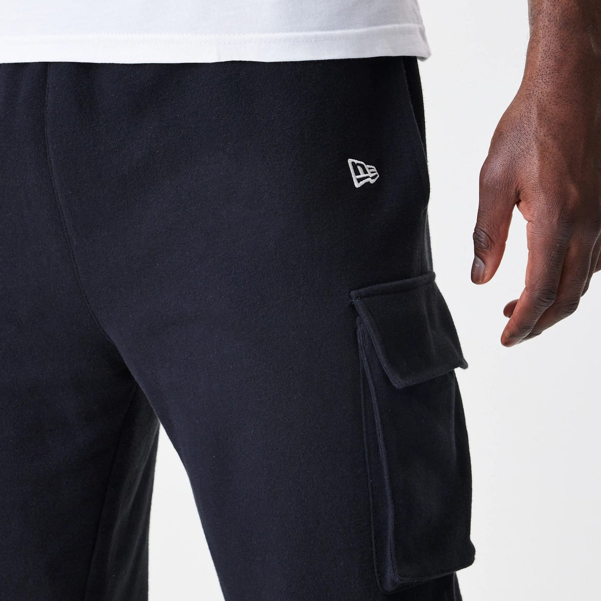 New Era Cargo Black Joggers-klyvox