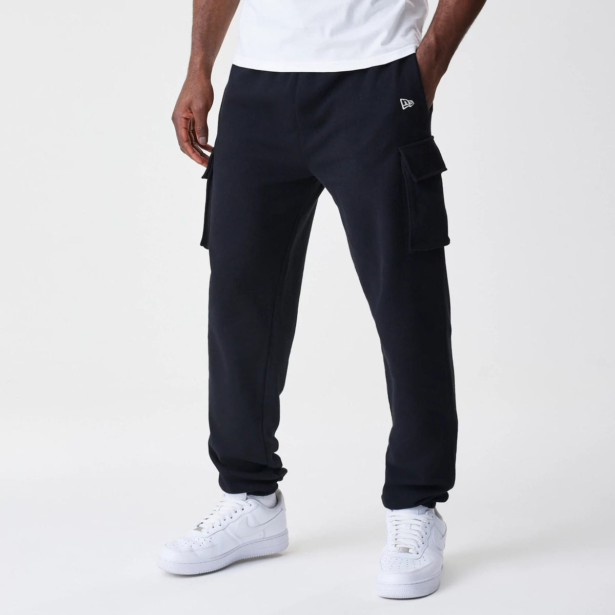 New Era Cargo Black Joggers-klyvox