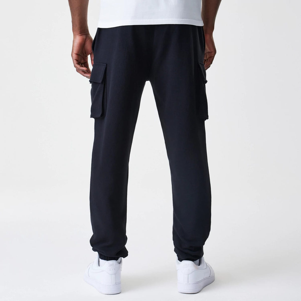New Era Cargo Black Joggers-klyvox