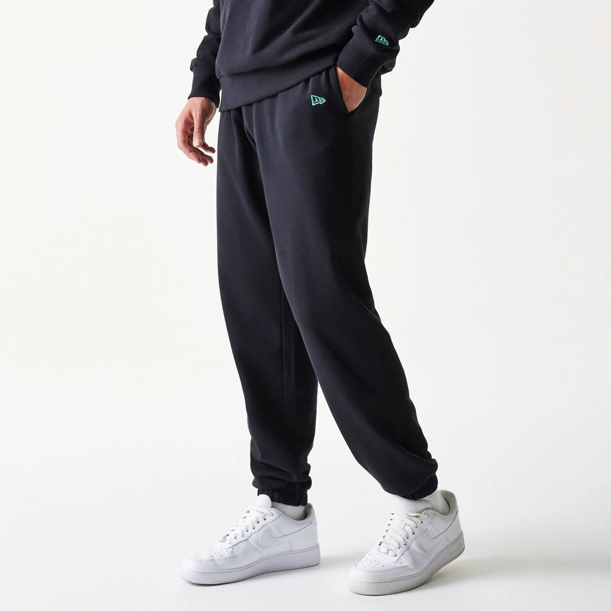 Chicago Bulls NBA League Essential Black Joggers-klyvox
