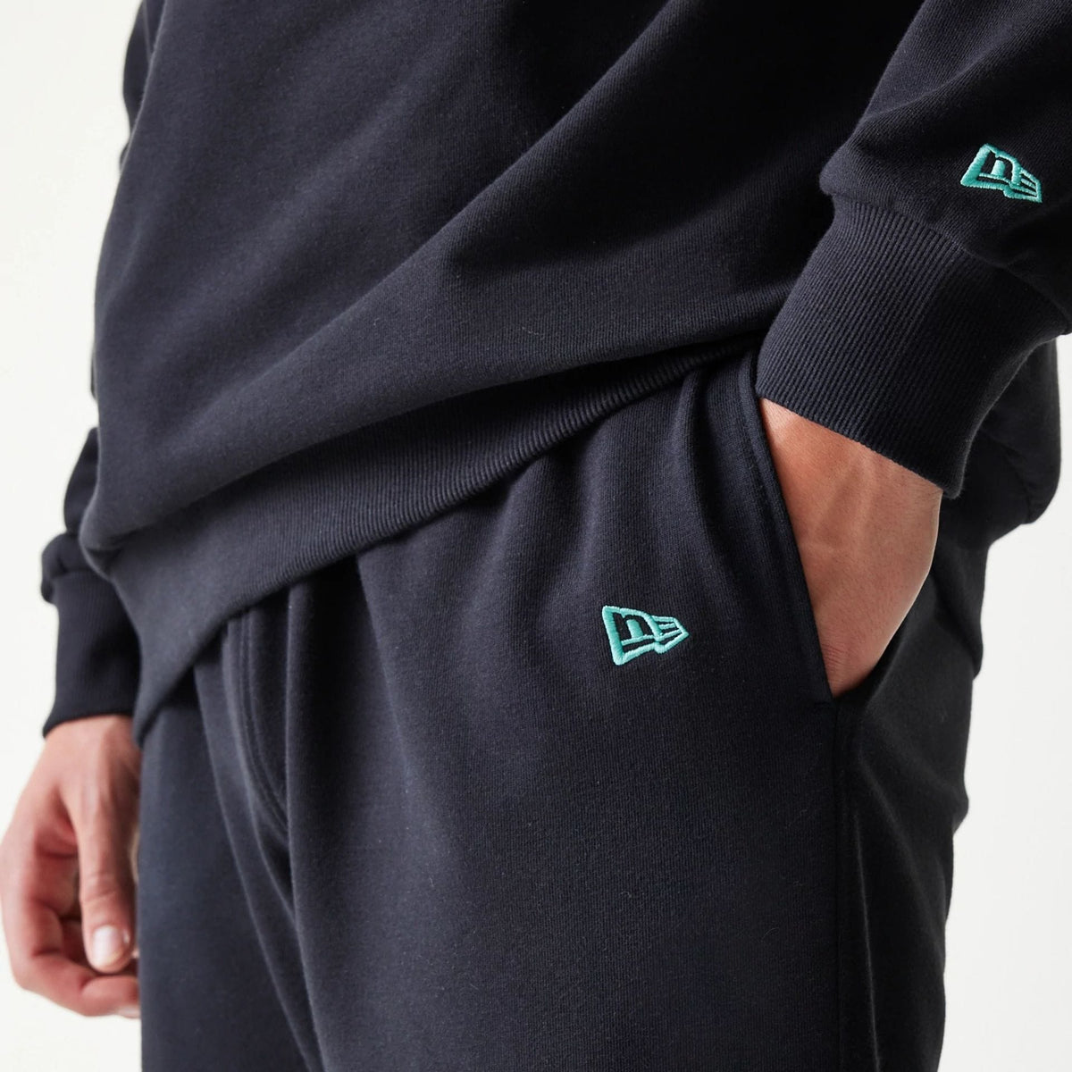 Chicago Bulls NBA League Essential Black Joggers-klyvox