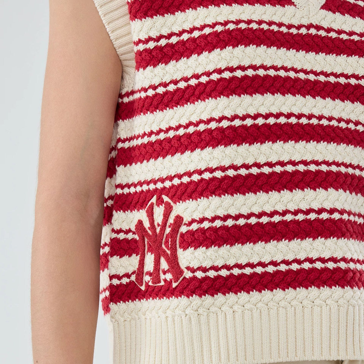 New York Yankees Womens MLB Knit Stripe Dark Red Sleeveless V-neck Sweater-klyvox
