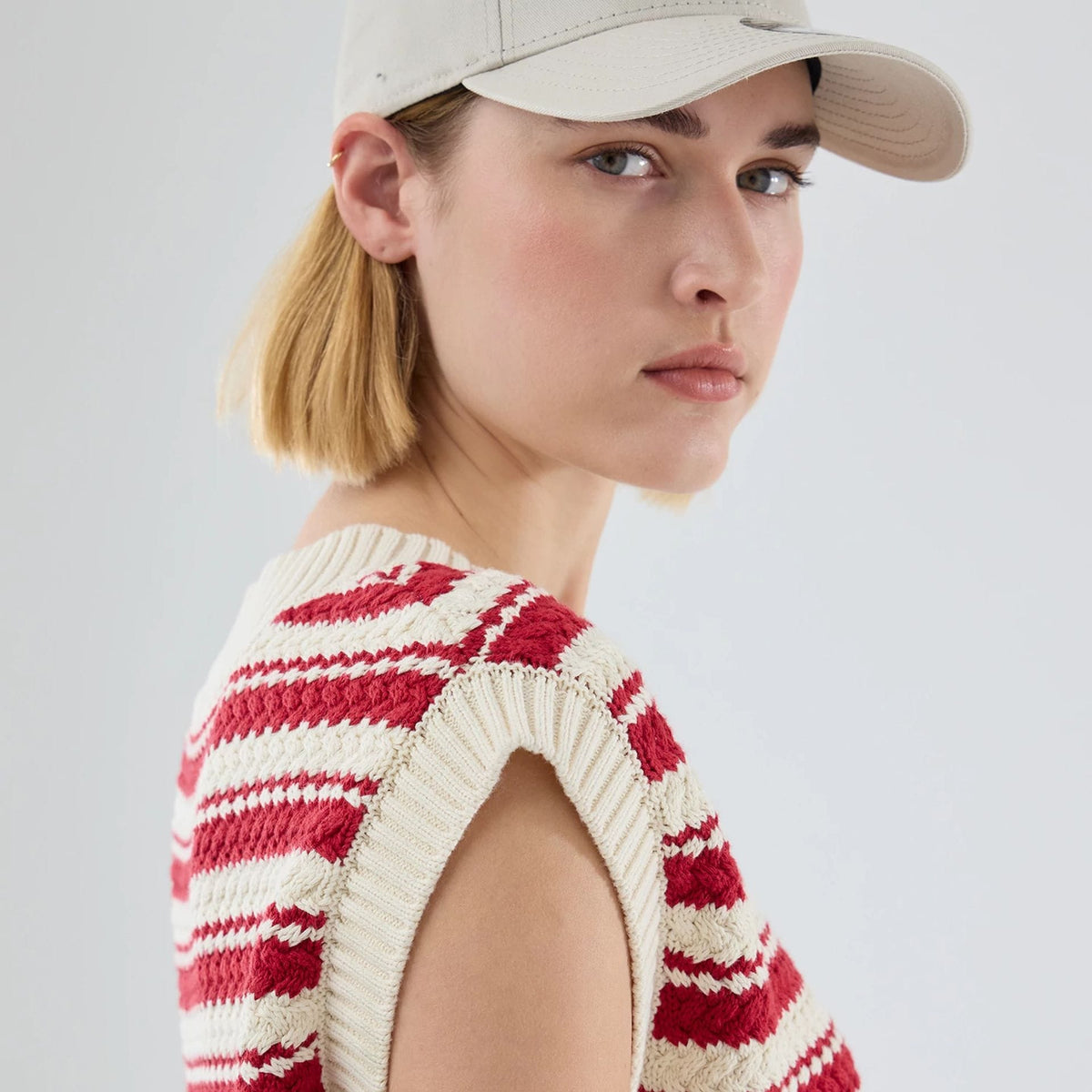 New York Yankees Womens MLB Knit Stripe Dark Red Sleeveless V-neck Sweater-klyvox