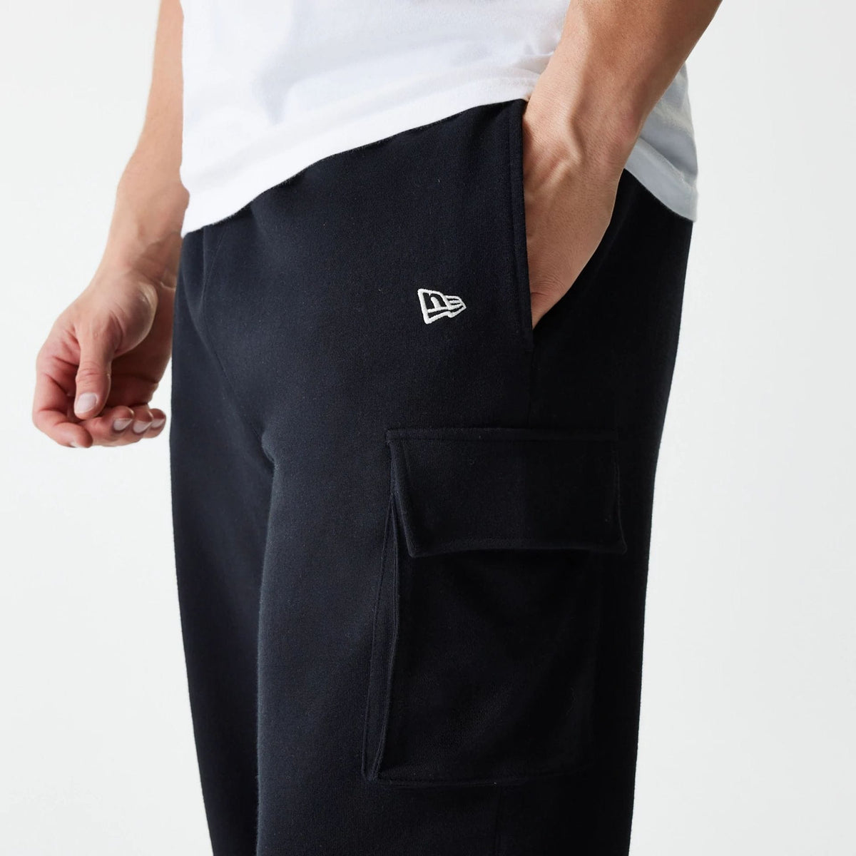 New Era Black Cargo Joggers-klyvox