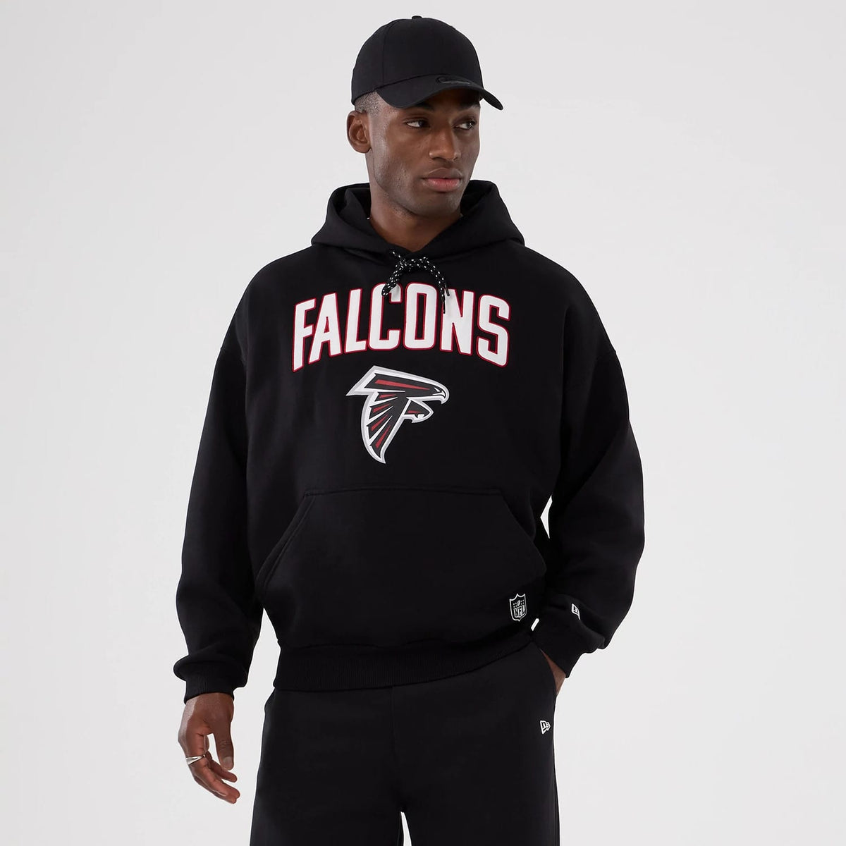 Atlanta Falcons NFL International Series Games 2025 Black Premium Pullover Hoodie-klyvox