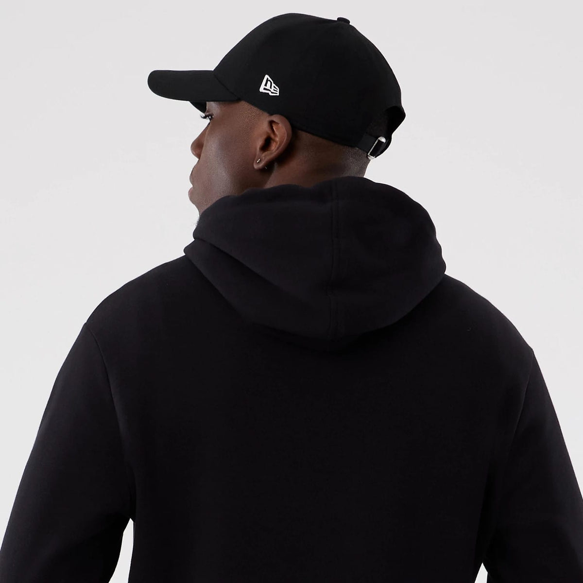 Washington Commanders NFL International Series Games 2025 Black Pullover Hoodie-klyvox
