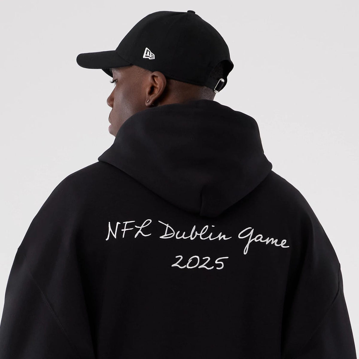Minnesota Vikings NFL International Series Games 2025 Black Premium Pullover Hoodie-klyvox