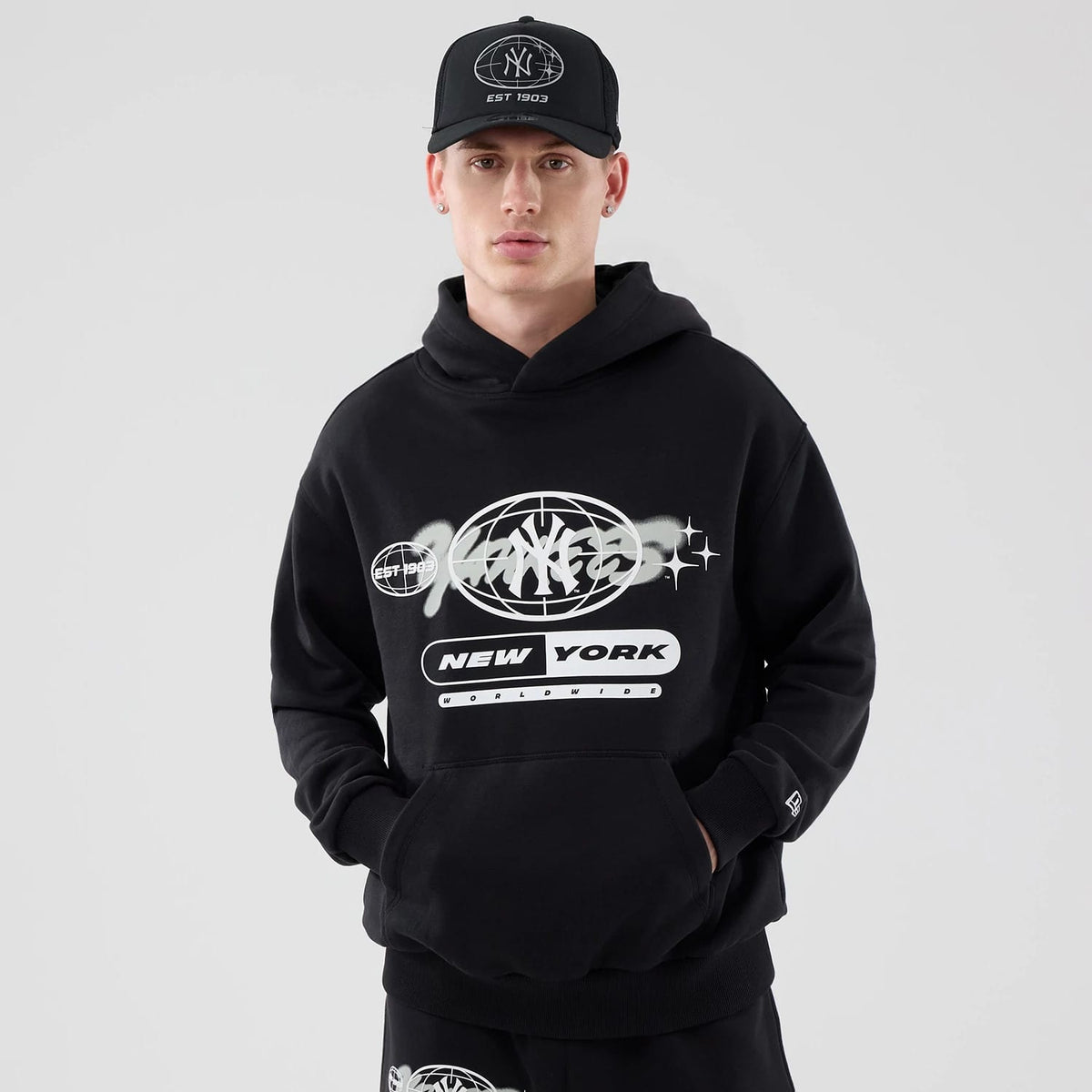 New York Yankees MLB Logo Graphic Black Oversized Pullover Hoodie-klyvox