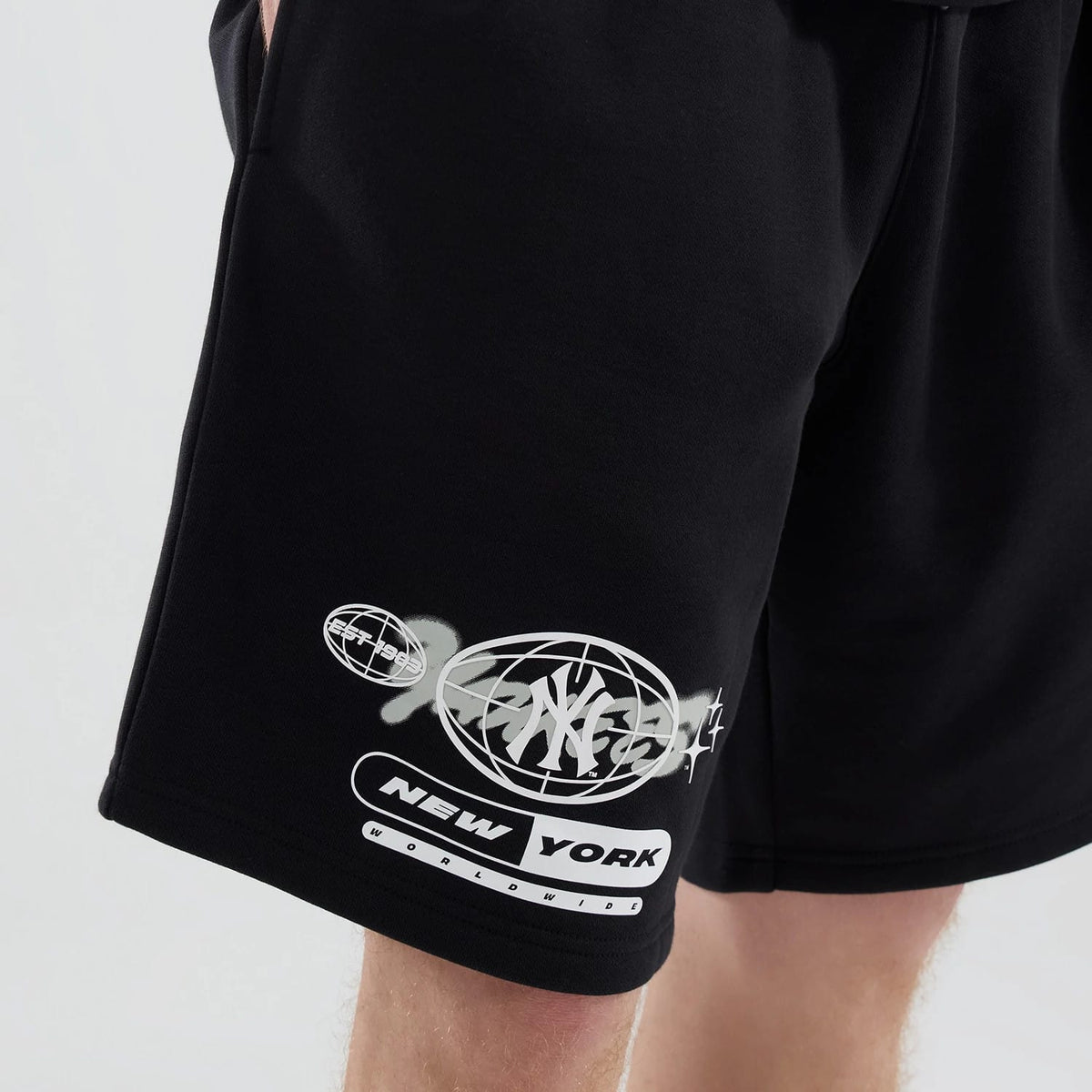 New York Yankees MLB Logo Graphic Black Oversized Shorts-klyvox