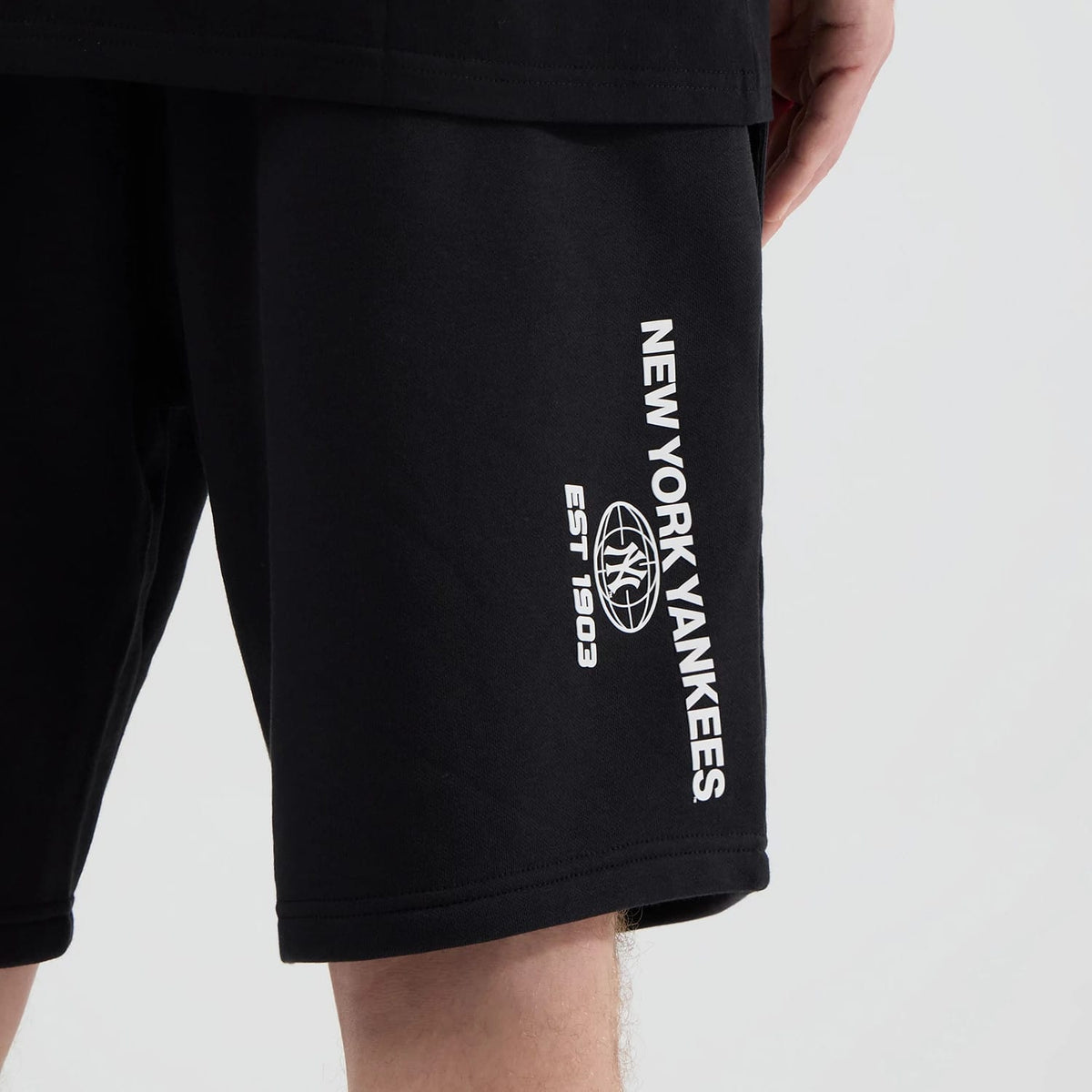 New York Yankees MLB Logo Graphic Black Oversized Shorts-klyvox