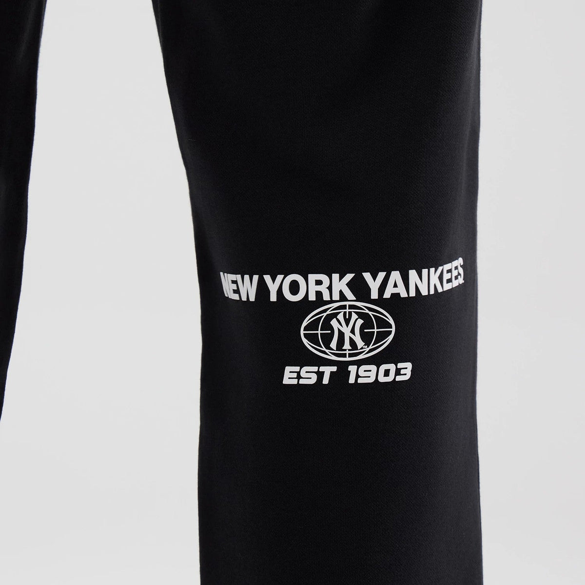 New York Yankees MLB Logo Graphic Black Straight Leg Joggers-klyvox